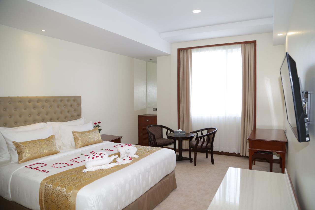 Pacific Hotel Yangon Dış mekan fotoğraf