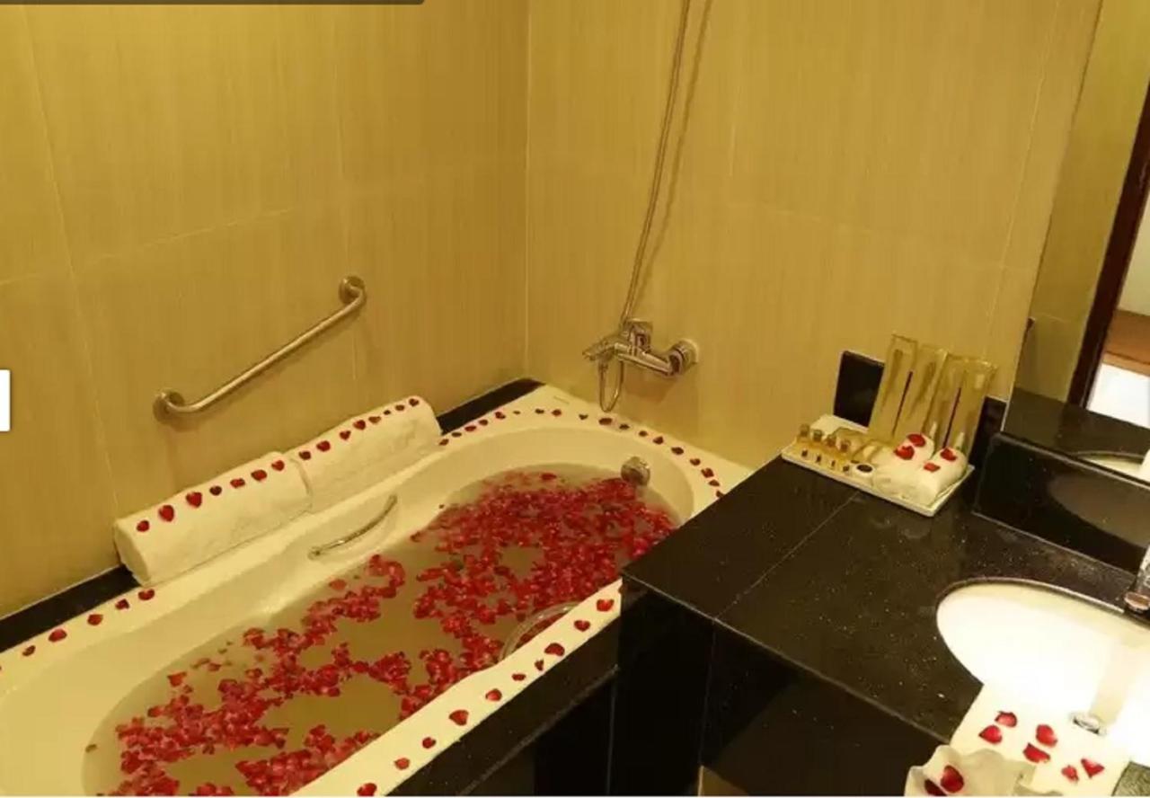 Pacific Hotel Yangon Dış mekan fotoğraf